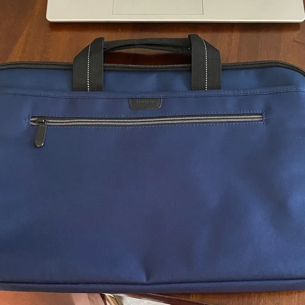 NWOT Targus 17” Navy Laptop Bag